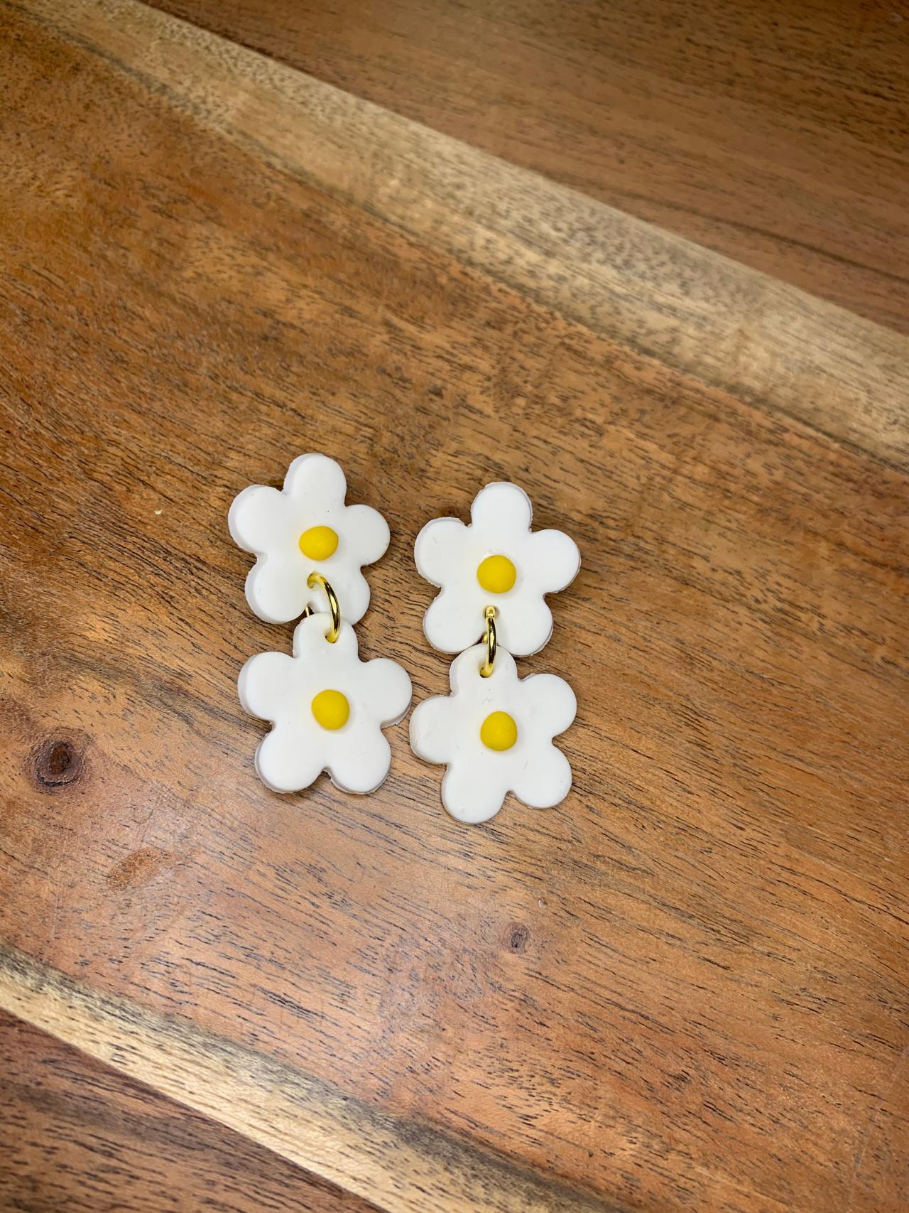 The Daisy Earrings. Fun Spring/summer Dangle Flower Polymer Clay Earrings