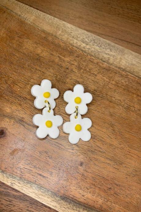 the daisy earrings. fun spring/summer dangle flower polymer clay earrings
